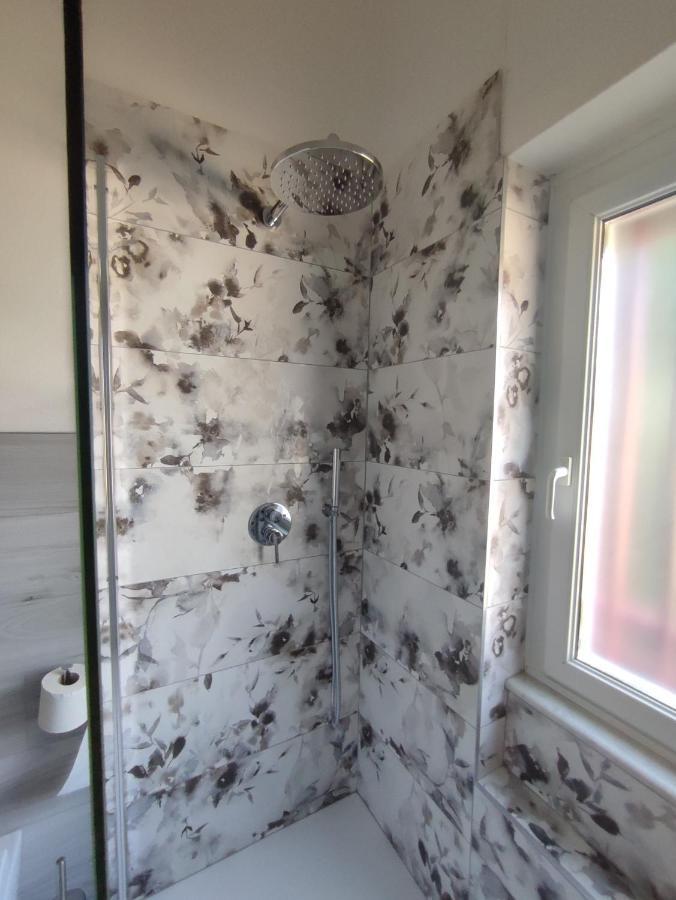 Vista Lago Lecco - Neiade Guest House 페스카테 외부 사진